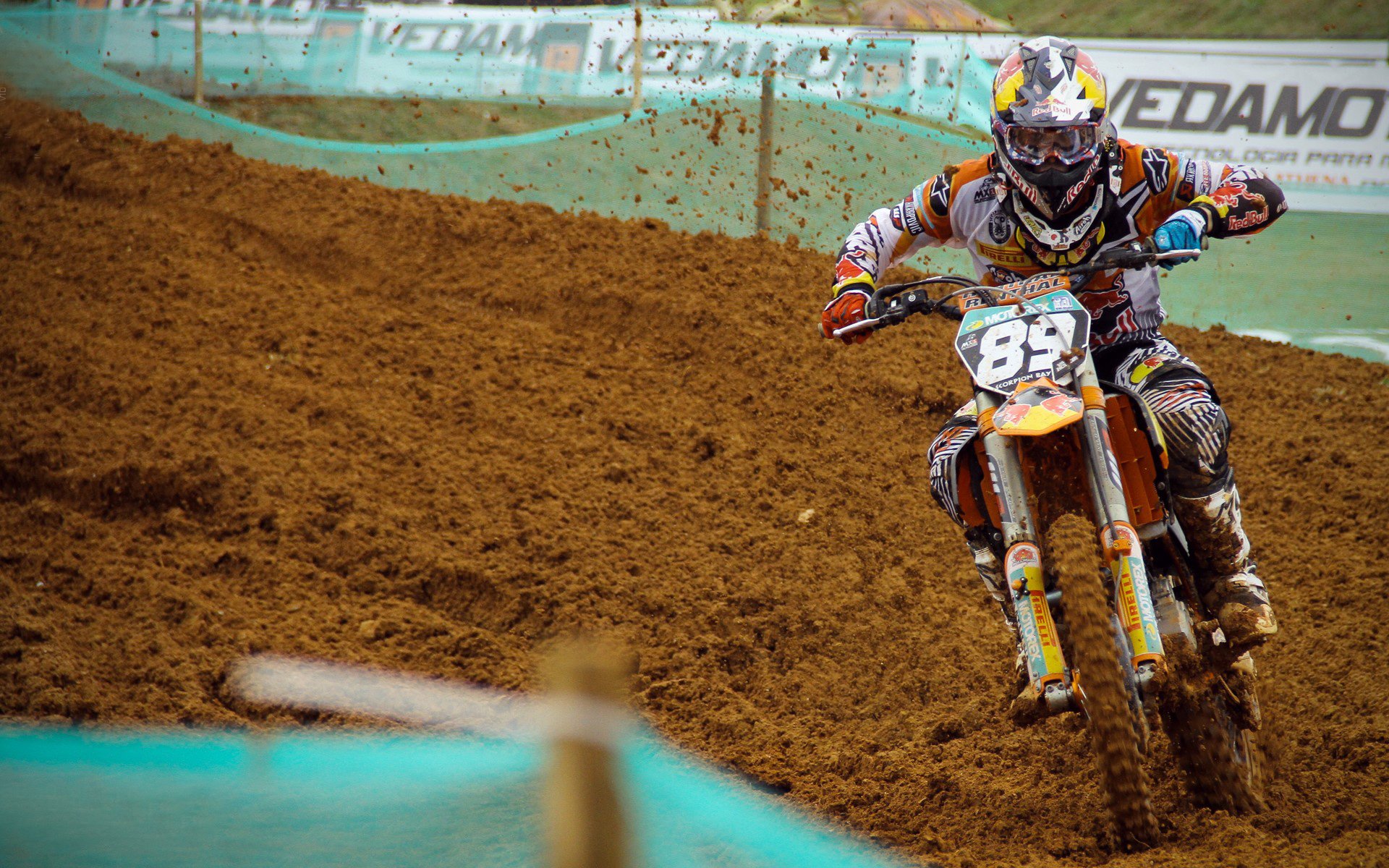 开云下载-“极速漂移，掌控细节！”——老司机传授赛场漂移技巧，赛车极速漂移