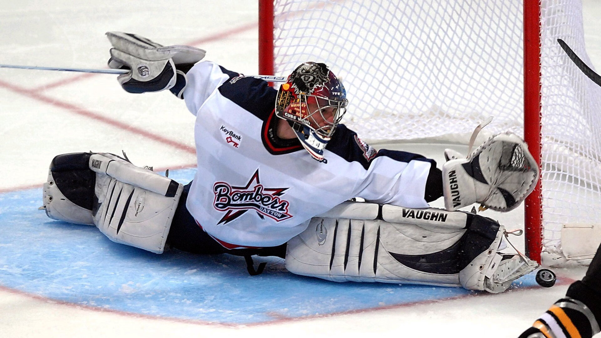 开云网页版-日本队门将多次关键扑救，日本门将拉伤